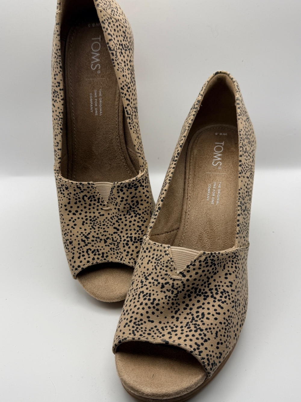 TOMS Beige Speckled Peep Toe Wedge Heels Size 8.5